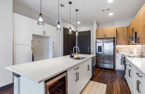 North Burnet Apartment | 12 Min to Downtown Pool Balcony Free Parking