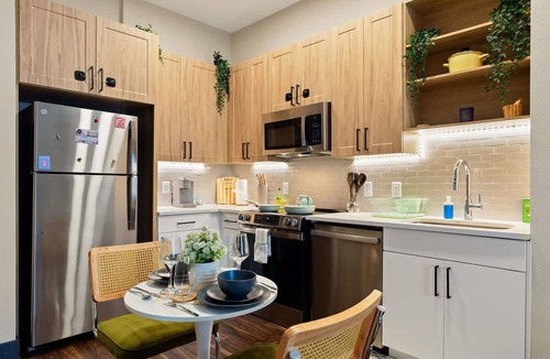 North Burnet Apartment | 12min Downtown 6min Domain Pool Free Parking