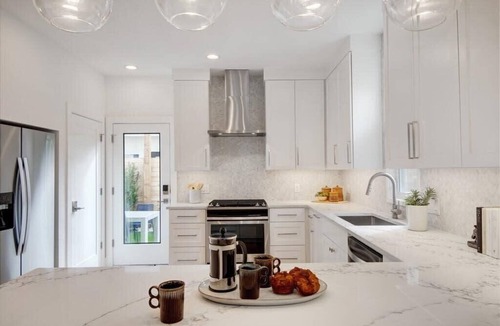 East MLK House | 13BR East Austin Home | Hot Tub & Open Living
