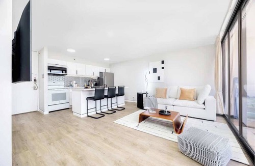 Waikiki Apartment | 14FL Diamond Head view, pool and free parking
