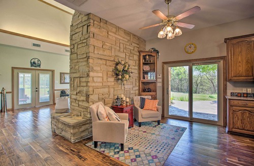 Pilot Point House | 16-Acre Pilot Point Ranch: Private Pond