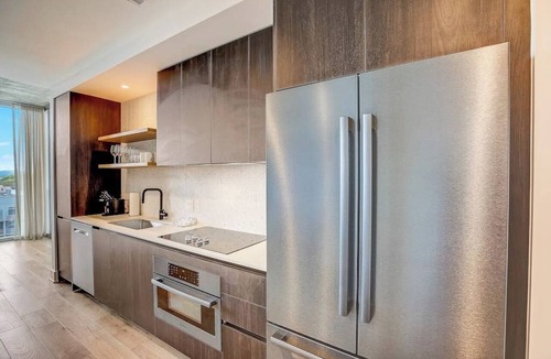 Rainey Street Historic District Condo | 16th floor condo w/rooftop pool & walkable location