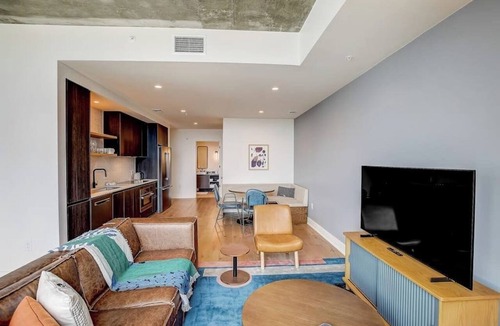 Rainey Street Historic District Condo | 16th floor condo w/rooftop pool & walkable location