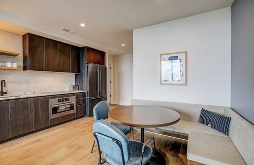 Rainey Street Historic District Condo | 16th floor condo w/rooftop pool & walkable location