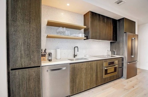 Rainey Street Historic District Condo | 16th floor condo w/rooftop pool & walkable location