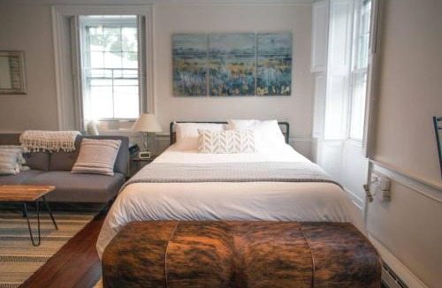 Marblehead Apartment | 1742 Marblehead Studio|Minutes to Salem|Parking