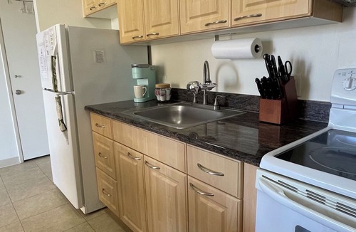 Waikiki Condo | 1Bd Condo Diamond head & Ocean view Free Parking Free Amenities Walk to Beach