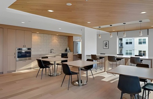 West Bellevue Apartment | 1BR+Den | Gym | Bellevue | Sophari Downtown D