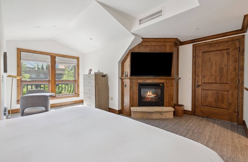 Downtown Resort | 2 Amenities, Fireplace, Hot Tub-Fire Pit, Downtown
