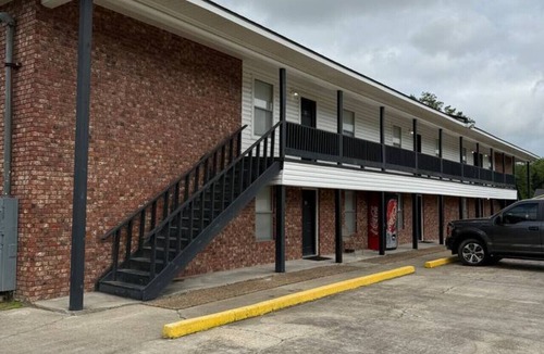 Sulphur Apartment | 2-bed Plant/Construction Crew Housing
