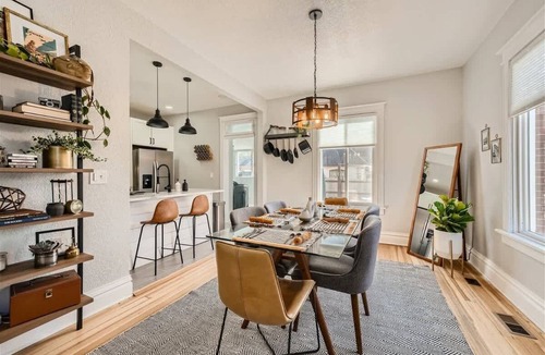 Washington Park West House | 2 Bed Sunny Retreat, Home Office, Backyard 30 Day
