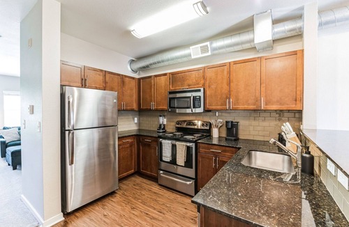 North Broadway - Holiday Apartment | 2 bedroom 2.5 Bath Apt w Gym, Garage, King Bed 207