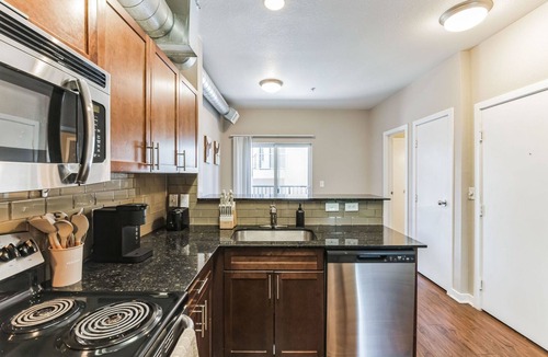 North Broadway - Holiday Apartment | 2 bedroom 2.5 Bath Apt w Gym, Garage, King Bed 207