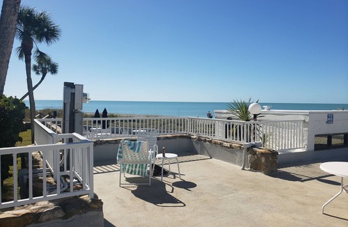 Venice Condo | 2 BEDROOM/2 BATHROOM CONDO WITH BEACH ACCESS FOR REMAINDER OF 2022