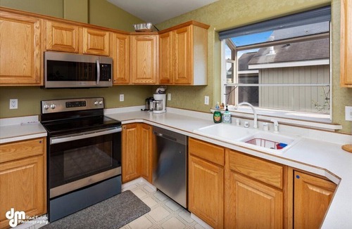 Huffman - O' Malley Apartment | 2 Bedroom 2 Bathroom Home Near Anchorage Golf Course and Zoo