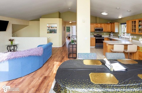Huffman - O' Malley Apartment | 2 Bedroom 2 Bathroom Home Near Anchorage Golf Course and Zoo