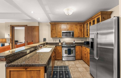 Mount Crested Butte Condo | 2 Bedroom Condo at the Lodge at Mountaineer Square, Hot Tub and Pool