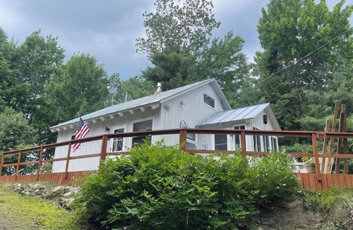 Jackman House | 2 bedroom private custom built home with loft.