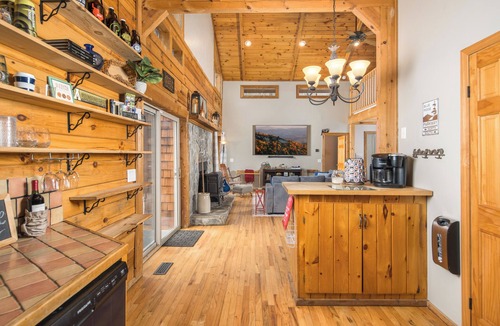 Foscoe Cabin | 2 Bedroom w/Loft Log Cabin situated PERFECTLY between Boone & Skiing/Grandfather