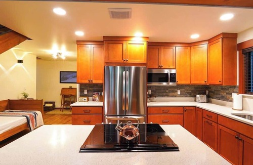 Warnick House | 2 BR Modern Luxury Woodland Family Escape Near Mt Baker