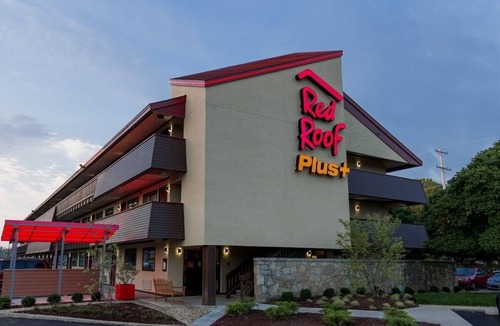 Columbus Hotel | 2 Family-Friendly Rooms Close to Columbus Landmarks, Pets Allowed + Free Parking