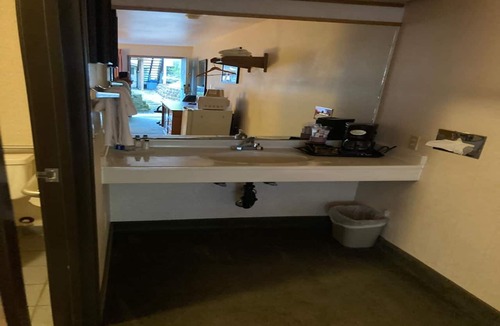 Stevenson Apartment | 2 Full Beds | Non-Smoking