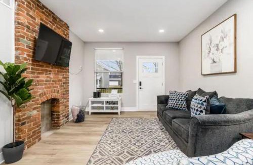 Livingston Park House | 2 homes side by side downtown with fenced yard and hot tub