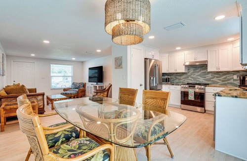 Venice House | 2 Mi to Beach! Snowbird Haven w/Pool in Venice