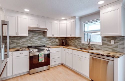 Venice House | 2 Mi to Beach! Snowbird Haven w/Pool in Venice