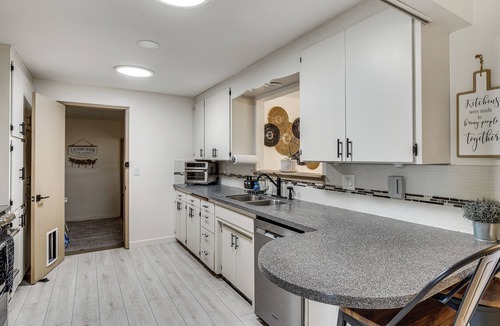 Puyallup House | 2 Mi to Fairgrounds & Dtwn Puyallup! Family Escape
