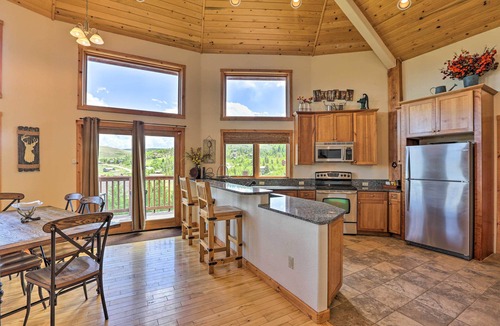 Innsbruck Val Moritz House | 2 Mi to Granby Ranch: Granby Home w/Hot Tub!
