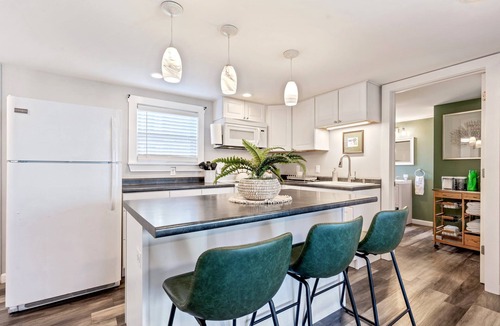 Southern Coast Apartment | 2 Modern Apartments, Downtown, Dogs OK, Fire Pit, 20 Mins to Portland, Sleeps 10