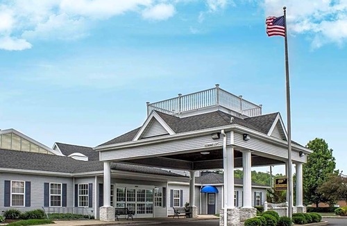 Bellville Hotel | 2-Star Hotel ∙ Comfort Inn Splash Harbor