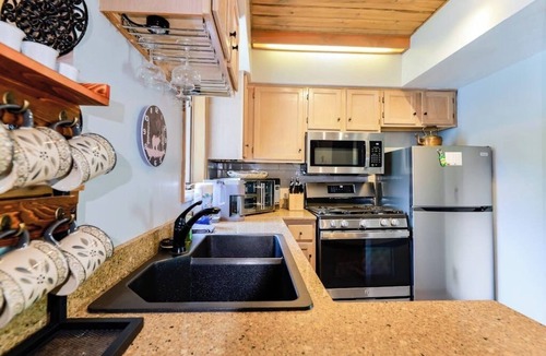 Durango House | 2-story townhouse + loft with fast WiFi, wood fireplace & great location