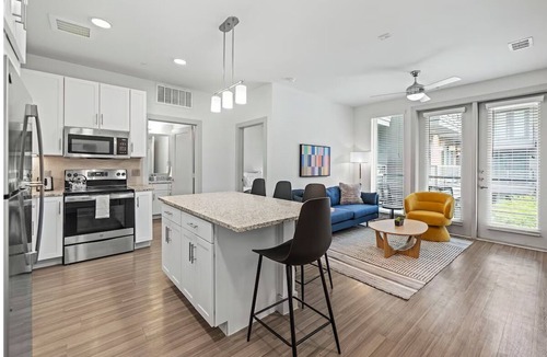 Waller Creek District Hotel | 2 Units | Relax in Comfort | Fully Equipped Unit Near Rainey St. & Nightlife