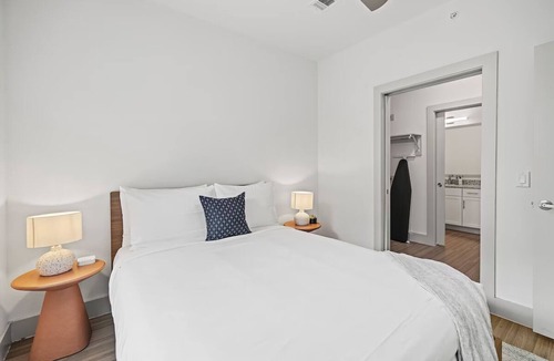Waller Creek District Hotel | 2 Units | Relax in Comfort | Fully Equipped Unit Near Rainey St. & Nightlife