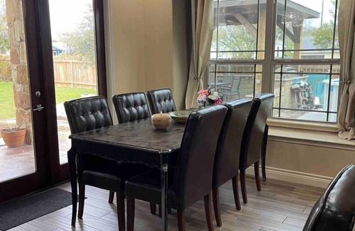 Imperial Valley House | 20 min from Downtown Austin ,20 min to Circuit of the Americans 10 min to Tesla