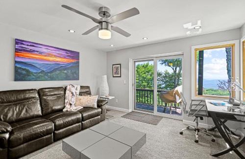 Beech Mountain Apartment | 220 Northridge Rd C1 by Carolina Stays