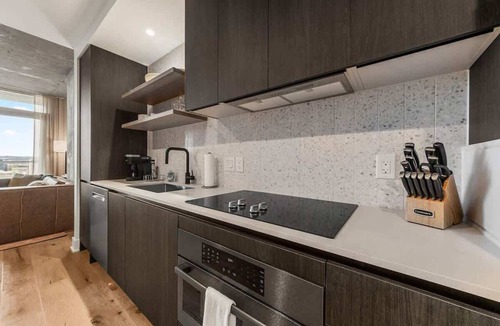 Rainey Street Historic District Condo | 23rd-Flr Rainey Condo | Pool & Gym Views