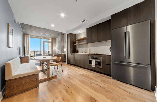 Rainey Street Historic District Condo | 23rd-Flr Rainey Condo | Pool & Gym Views