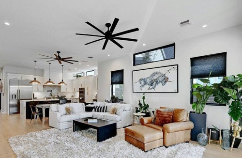 Holly Apartment | 2505 E 4th xxxxxxxxx