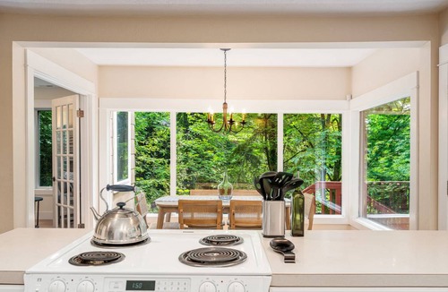 Seahurst House | 278 m² House ∙ 4 bedrooms ∙ 6 guests
