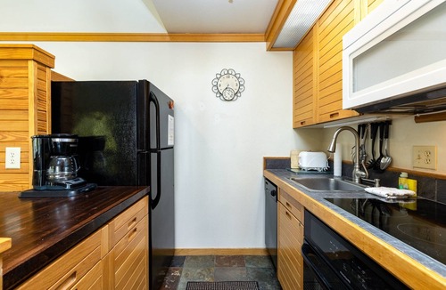 Mountain House Hotel | 2796 Slopeside 2 Bedroom Condo by RedAwning