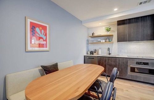 Rainey Street Historic District Condo | 28th-floor Rainey St Historial District lakeview condo
