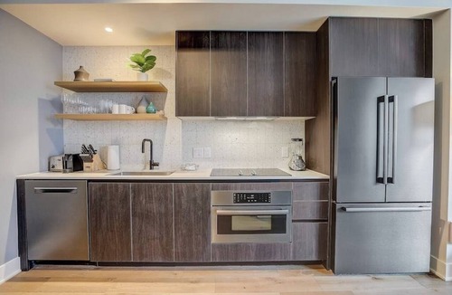 Rainey Street Historic District Condo | 28th-floor Rainey St Historial District lakeview condo