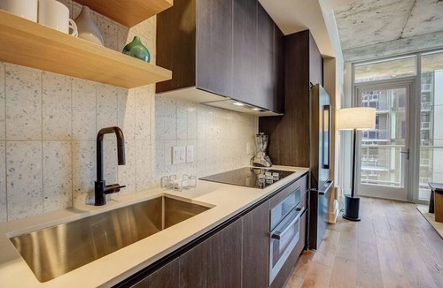 Rainey Street Historic District Condo | 28th-floor Rainey St Historial District lakeview condo