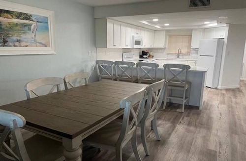 Siesta Key Resort | 2B/2B Siesta Key Gulf-FRONT Condo-Spectacular Views-private beach-7 night min