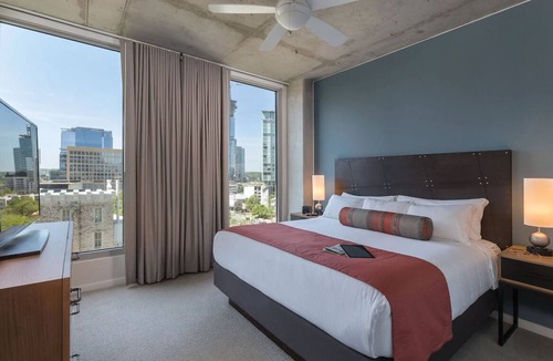 Warehouse District Hotel | 2BD Suite - Rooftop Pool/Gym/Near Downtown Austin!
