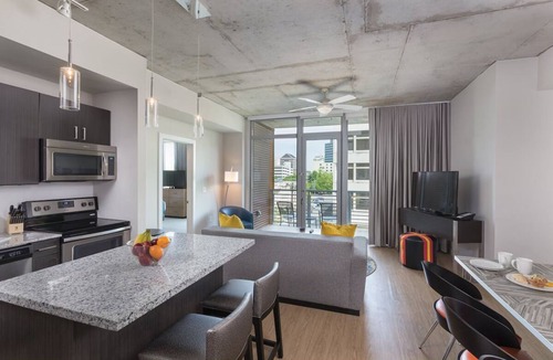 Warehouse District Hotel | 2BD Suite - Rooftop Pool/Gym/Near Downtown Austin!