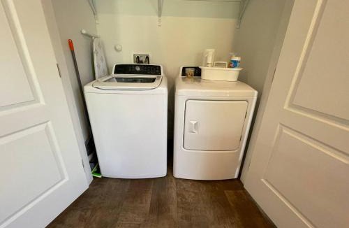 Hermosa House | 2Bed2Bath with Creek and Open Spaces